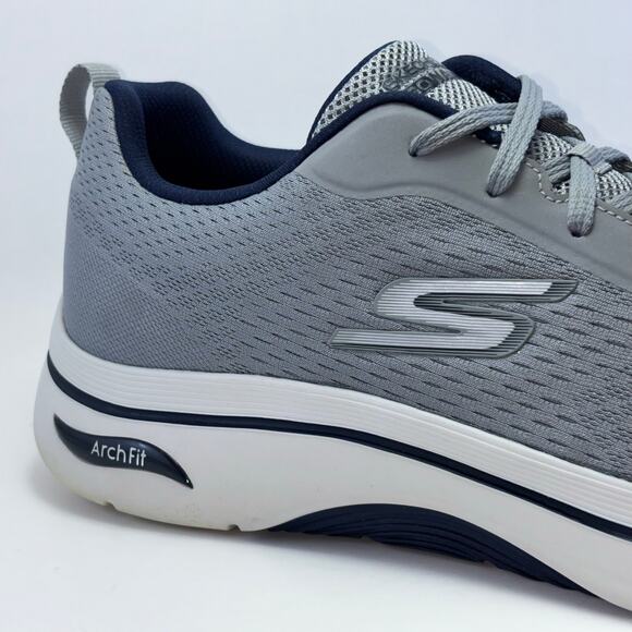 SKECHERS \